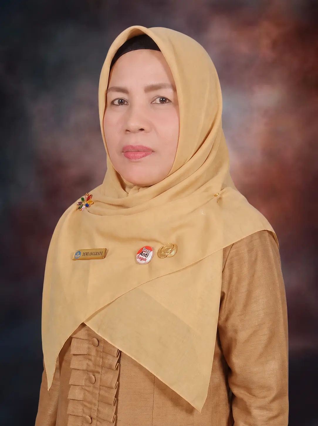 Foto Kepala Sekolah Dewi Anggraini